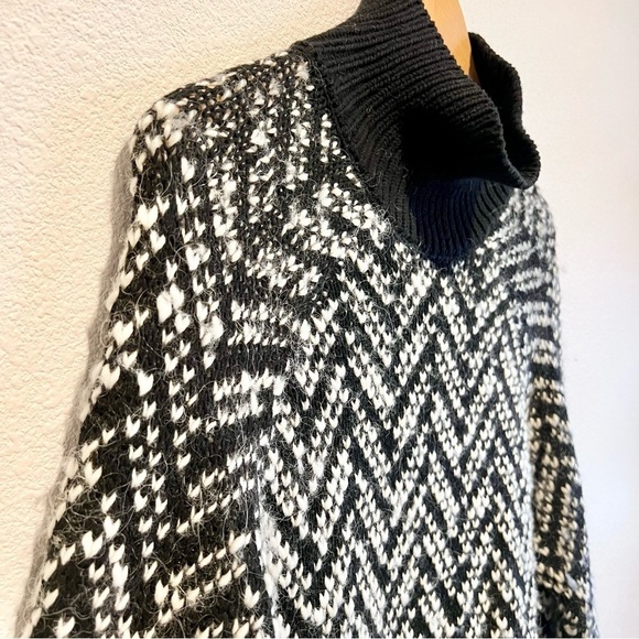 Victoria's Secret Women’s Wool Alpaca Blend Sweater Size Medium Knit Mock Neck - Picture 2 of 10